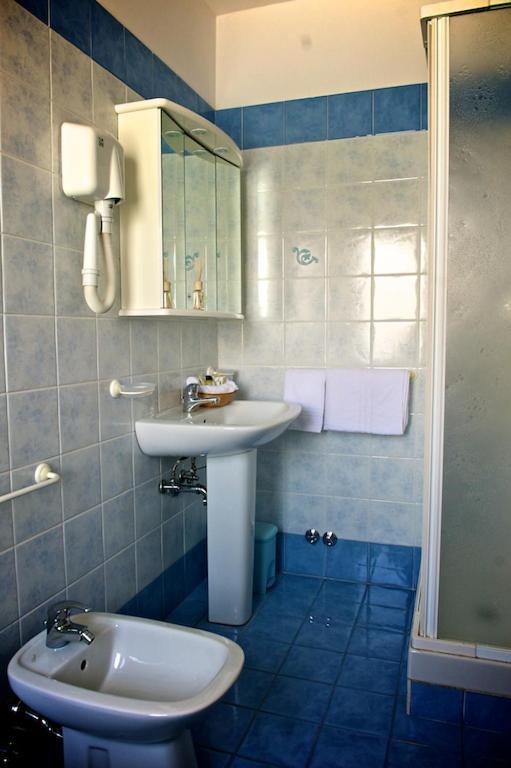 Hotel La Bussola Муджа Экстерьер фото