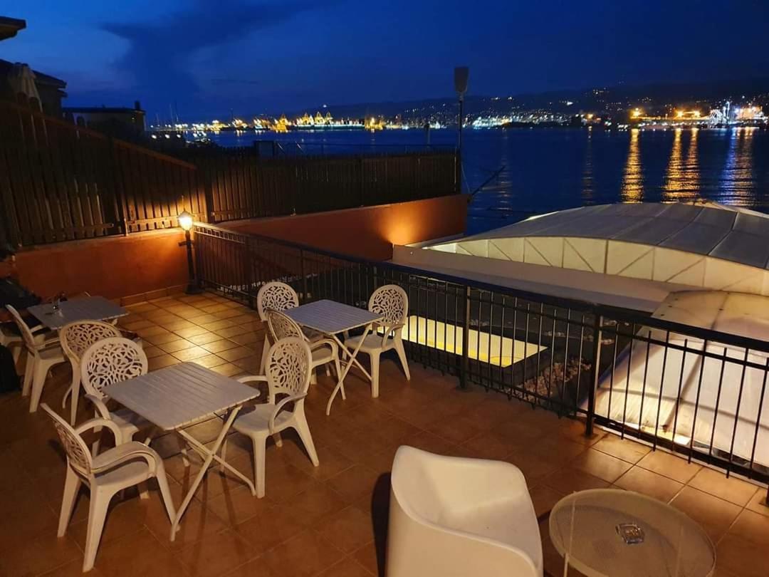 Hotel La Bussola Муджа Экстерьер фото